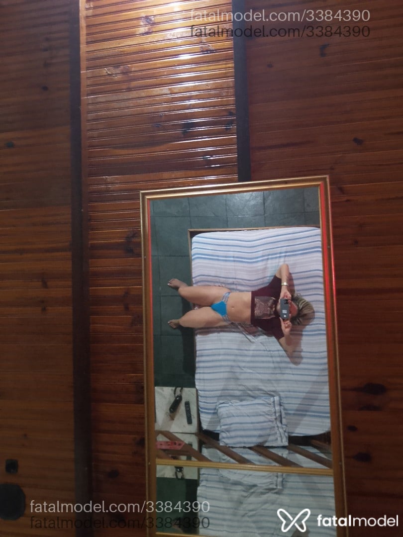 Acompanhante mulher loira (o) de olhos castanhos - Jéssica