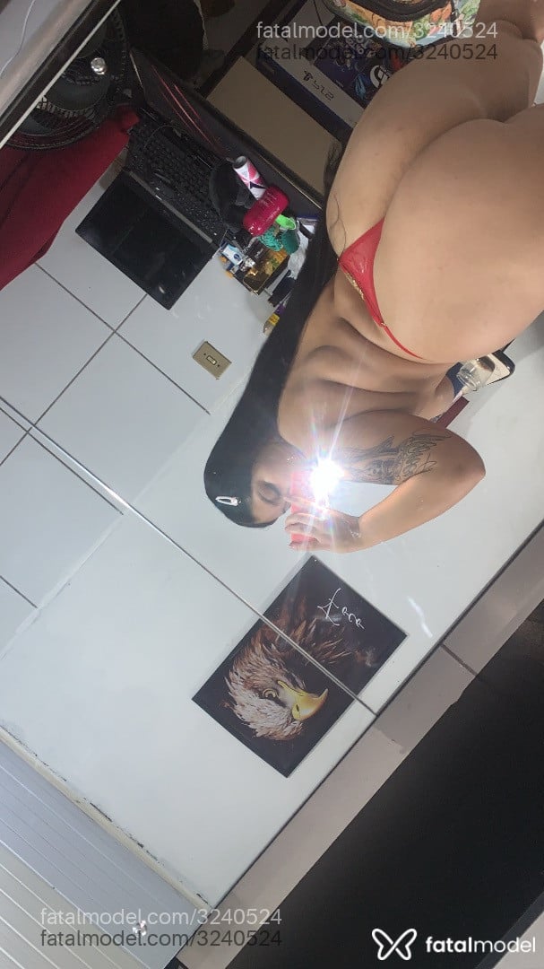 Acompanhante mulher morena (o) de olhos mel - Morangão