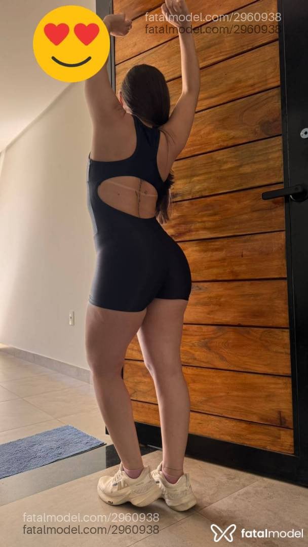 Acompanhante mulher com cabelo castanho de olhos castanhos - Thais