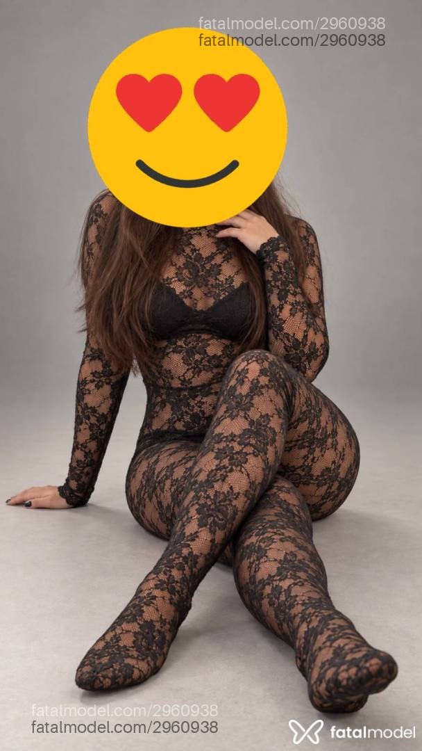 Acompanhante mulher com cabelo castanho de olhos castanhos - Thais