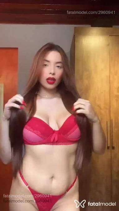 Acompanhante mulher ruiva (o) de olhos castanhos em Virtual - Sibely Xavier