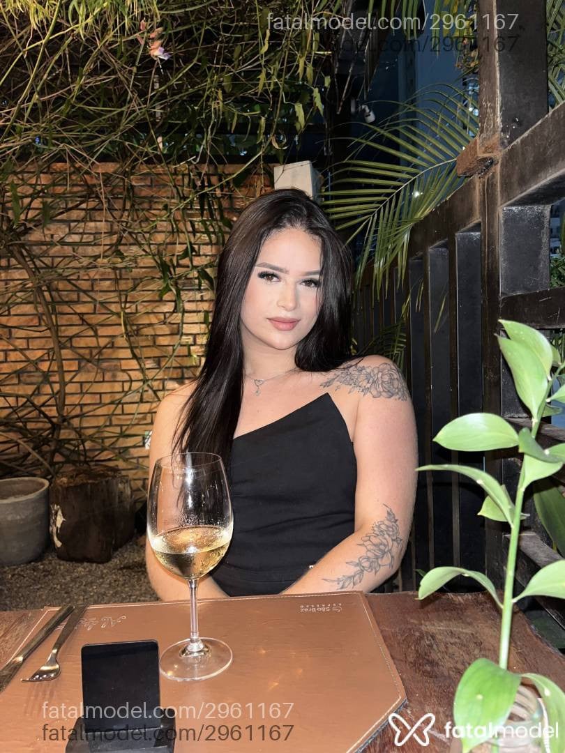 Acompanhante mulher trans com cabelo castanho de olhos castanhos - Marcelly