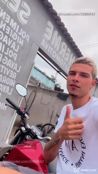 Acompanhante homem loira (o) de olhos castanhos em Duque de Caxias - Paulin