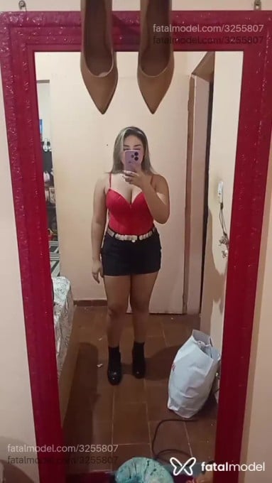 Acompanhante mulher loira (o) de olhos castanhos - Luna Ferreira