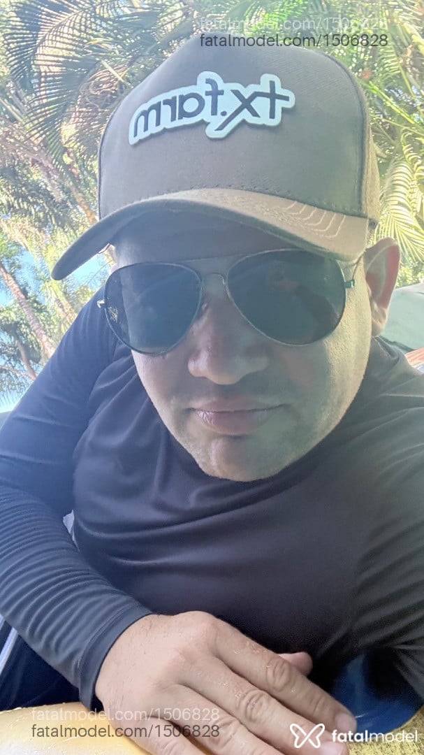 Acompanhante homem com cabelo castanho de olhos verdes em Rolim de Moura - Oliver Storm Ryan