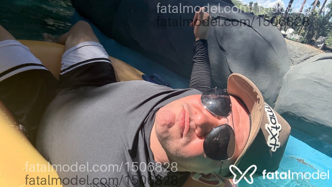 Acompanhante homem com cabelo castanho de olhos verdes em Rolim de Moura - Oliver Storm Ryan