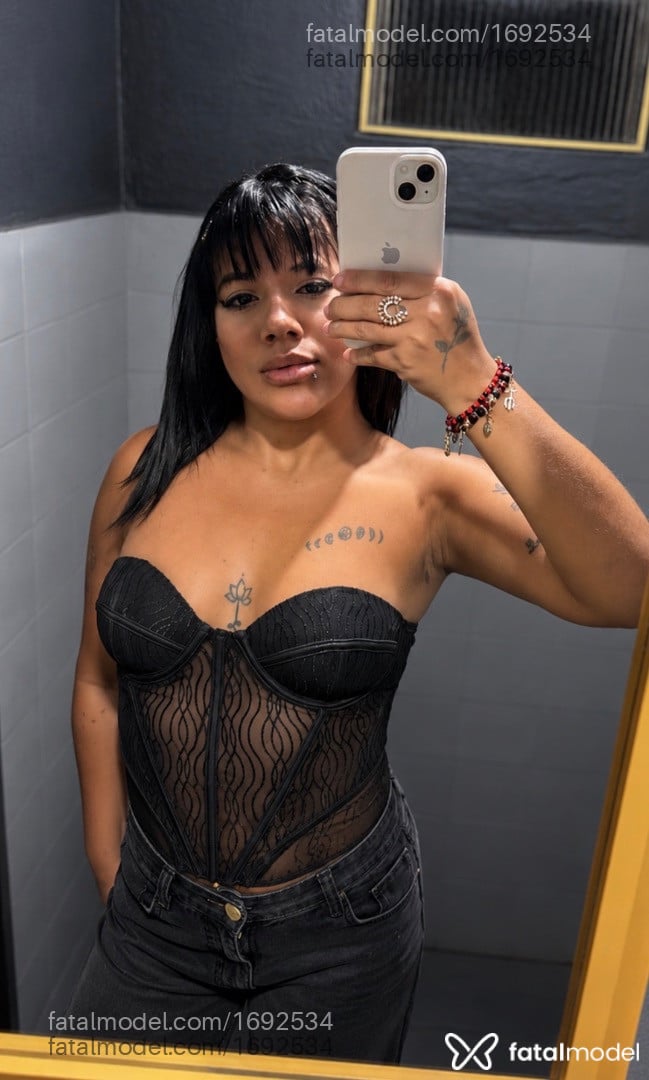 Acompanhante mulher morena (o) de olhos castanhos - Lara Costé Acompanhante mulher morena (o) de olhos castanhos - Lara Costé