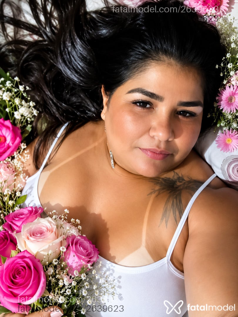 Acompanhante mulher com cabelo castanho de olhos castanhos em Catalão - Elisa