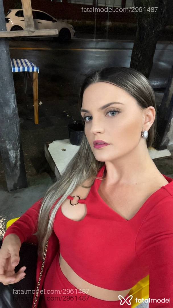Acompanhante mulher loira (o) de olhos azuis - Isa