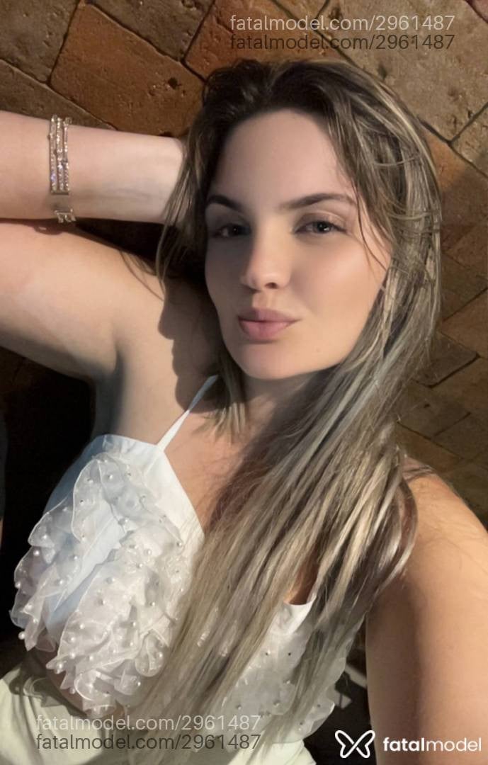 Acompanhante mulher loira (o) de olhos azuis - Isa