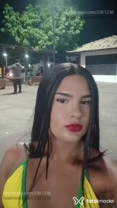 Acompanhante mulher trans loira (o) de olhos castanhos - Maya Acompanhante mulher trans loira (o) de olhos castanhos - Maya