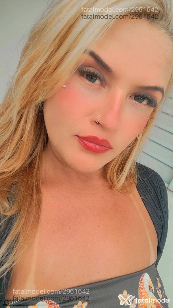 Acompanhante mulher loira (o) de olhos castanhos - Flavia