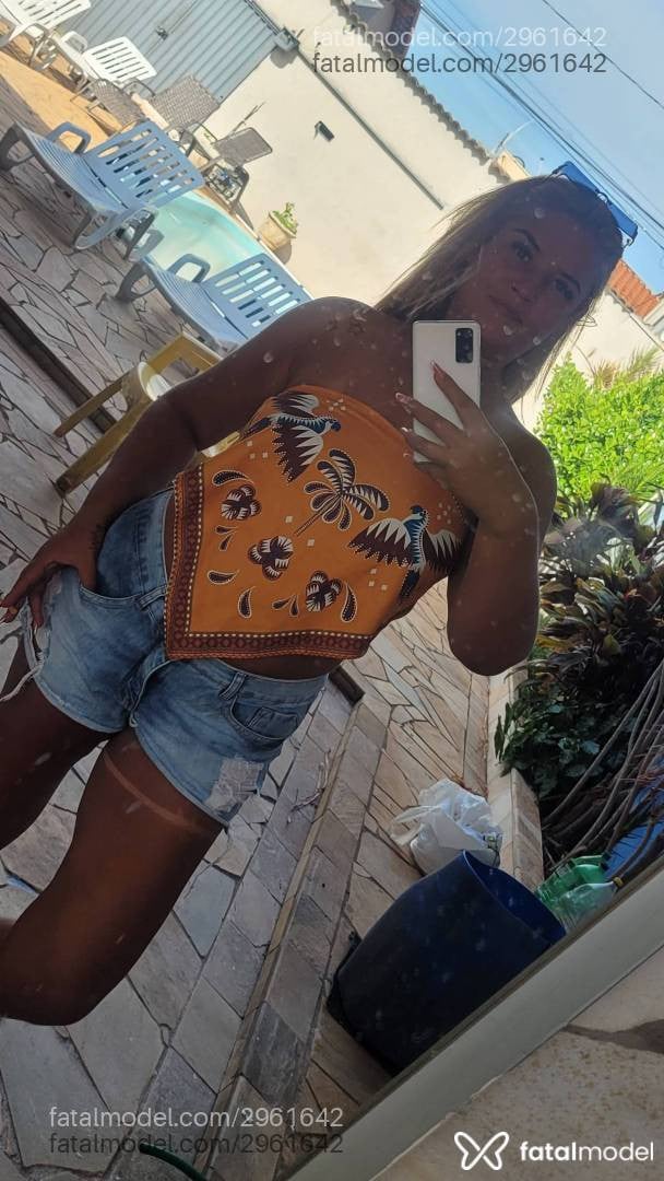 Acompanhante mulher loira (o) de olhos castanhos - Flavia