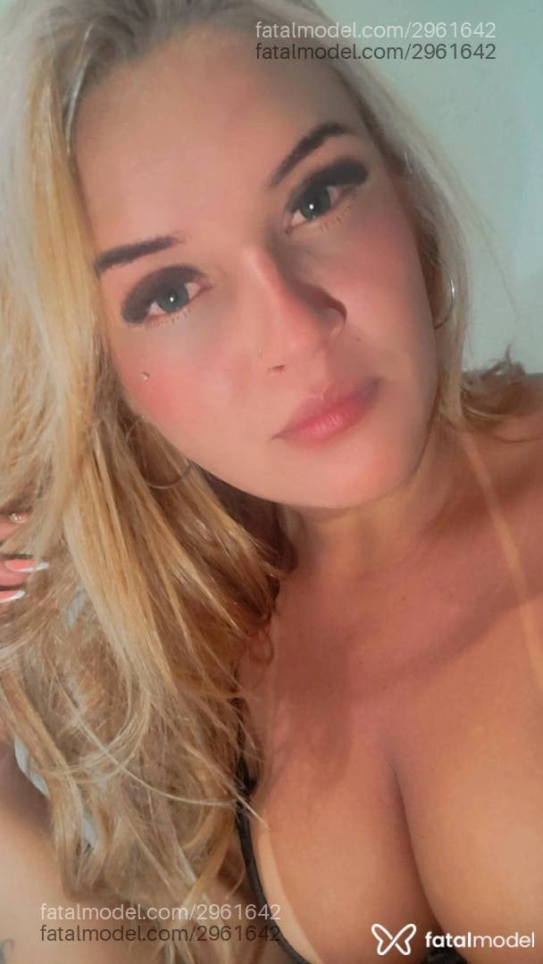 Acompanhante mulher loira (o) de olhos castanhos - Flavia