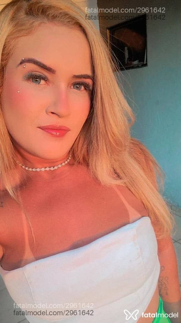 Acompanhante mulher loira (o) de olhos castanhos - Flavia