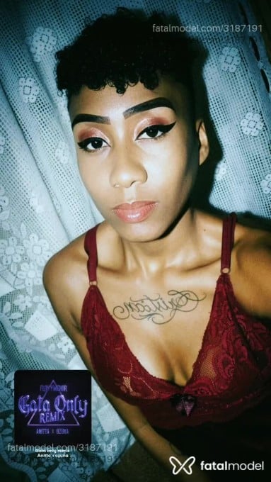 Acompanhante mulher com cabelo castanho de olhos castanhos em Canela - Ritali