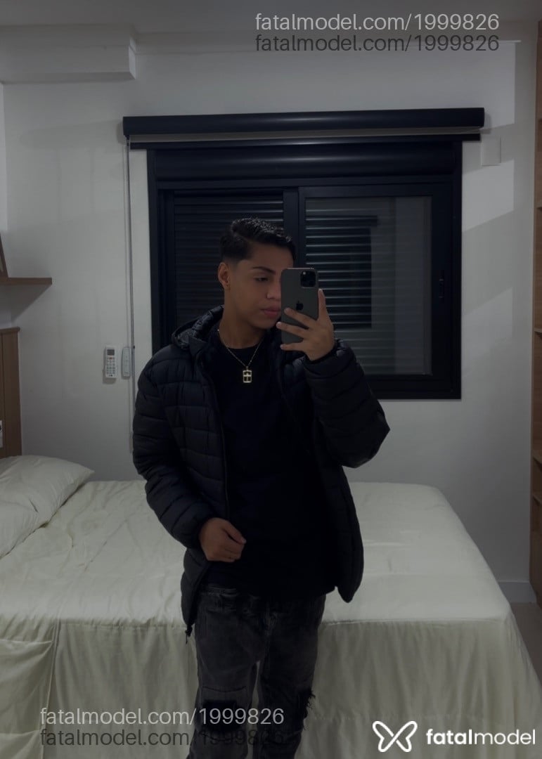 Acompanhante homem com cabelo castanho de olhos castanhos - Felipe