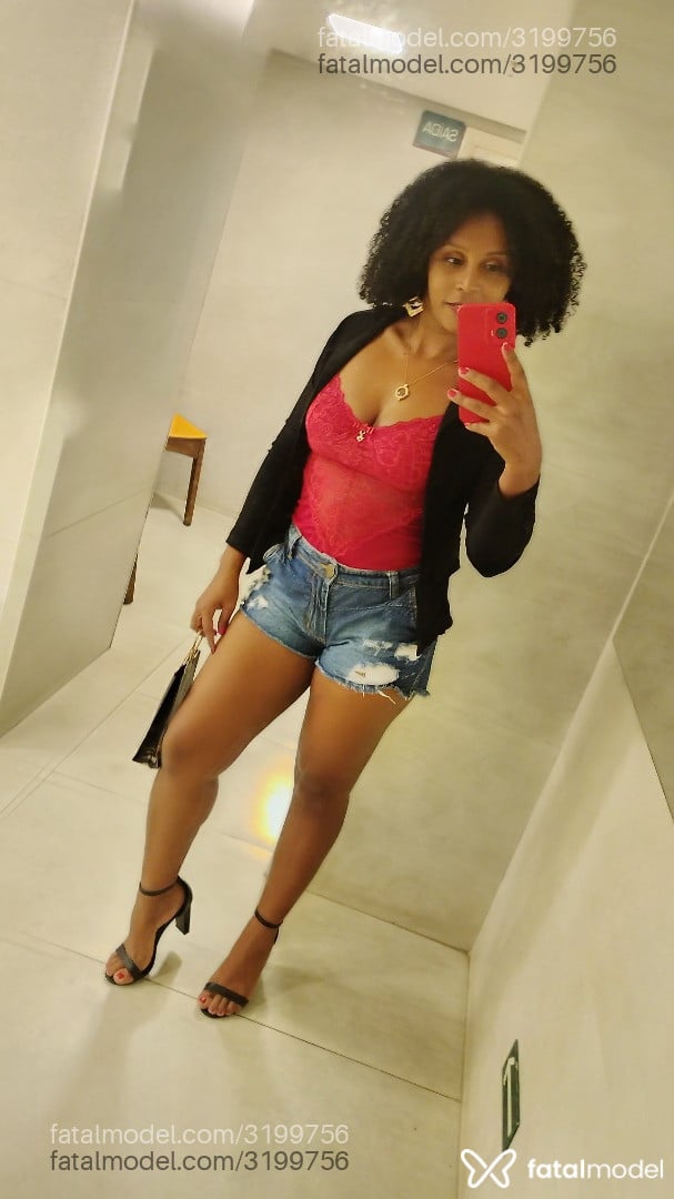 Acompanhante mulher morena (o) de olhos castanhos em Virtual Acompanhante mulher morena (o) de olhos castanhos em Virtual - Celinehot