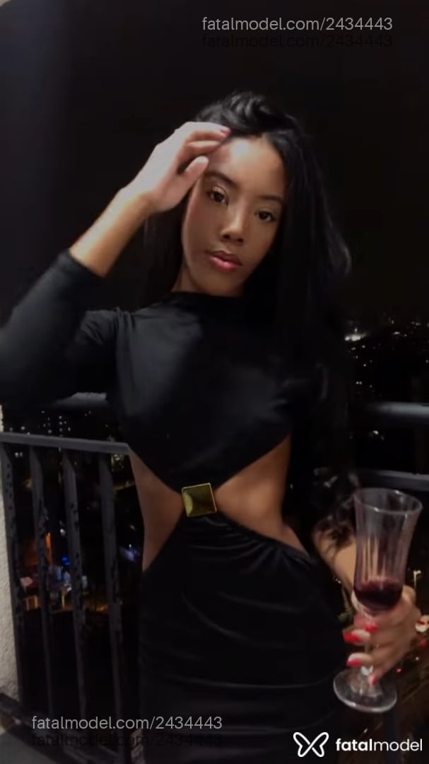 Acompanhante mulher morena (o) de olhos pretos - Malu