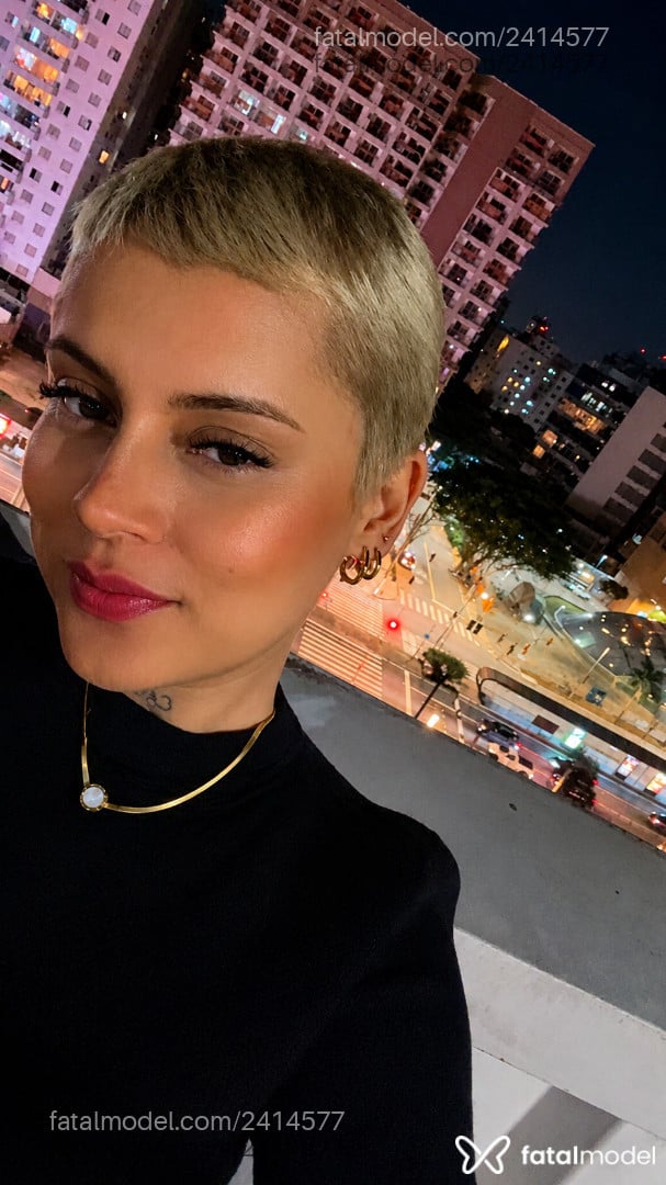 Acompanhante mulher loira (o) de olhos castanhos em São Paulo Acompanhante mulher loira (o) de olhos castanhos em São Paulo - Daianemoreno