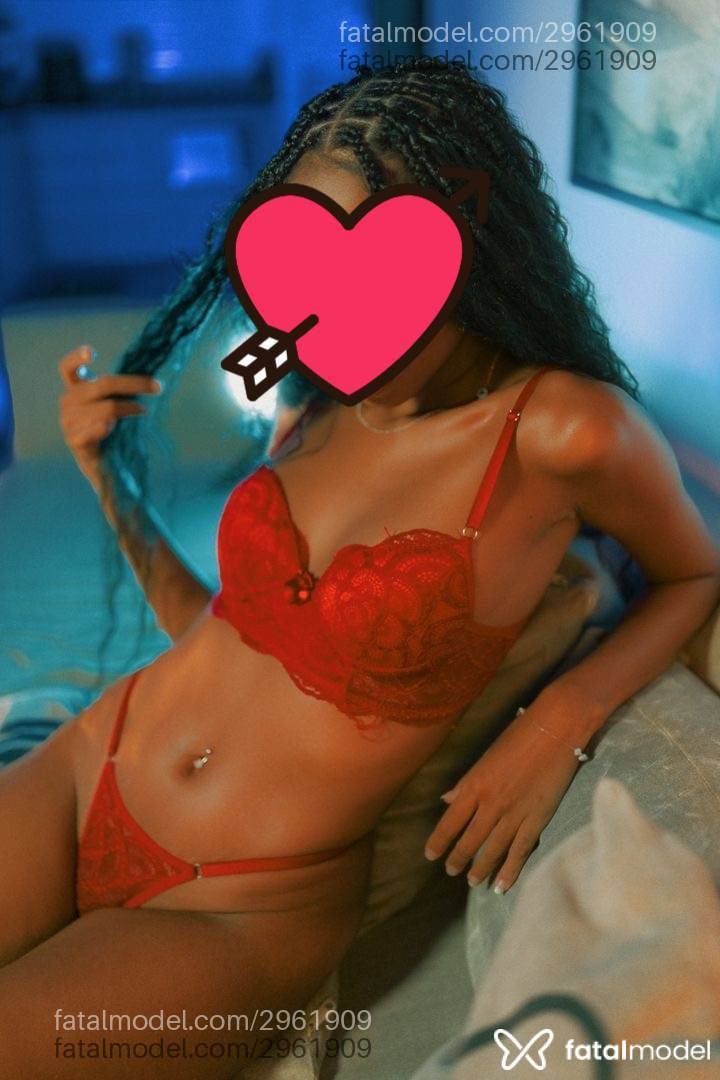 Acompanhante mulher com cabelo castanho de olhos pretos em Rio de Janeiro - Sol