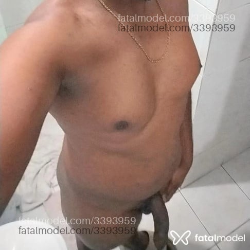 Acompanhante homem com cabelo castanho de olhos castanhos - Lucas Acompanhante homem com cabelo castanho de olhos castanhos - Lucas