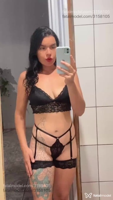 Acompanhante mulher morena (o) de olhos verdes - Daniele