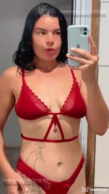 Acompanhante mulher morena (o) de olhos verdes - Daniele
