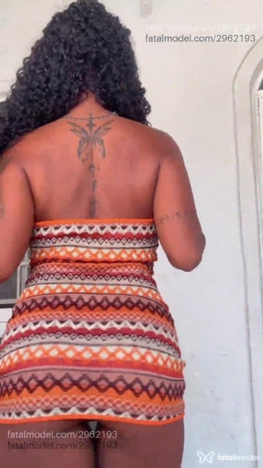 Acompanhante mulher com cabelo castanho de olhos pretos - Isa