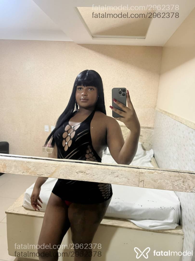 Acompanhante mulher trans morena (o) de olhos pretos - Indiaa