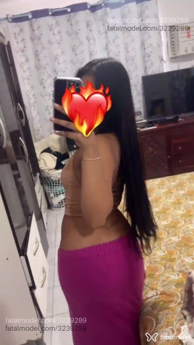 Acompanhante mulher morena (o) de olhos pretos - Ayla Acompanhante mulher morena (o) de olhos pretos - Ayla