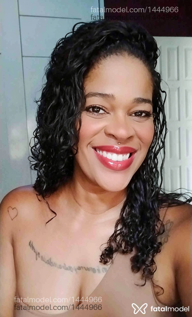 Acompanhante mulher morena (o) de olhos castanhos - Cardoso Acompanhante mulher morena (o) de olhos castanhos - Cardoso