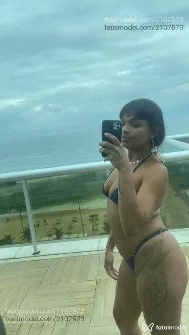 Acompanhante mulher morena (o) de olhos castanhos - Cristal