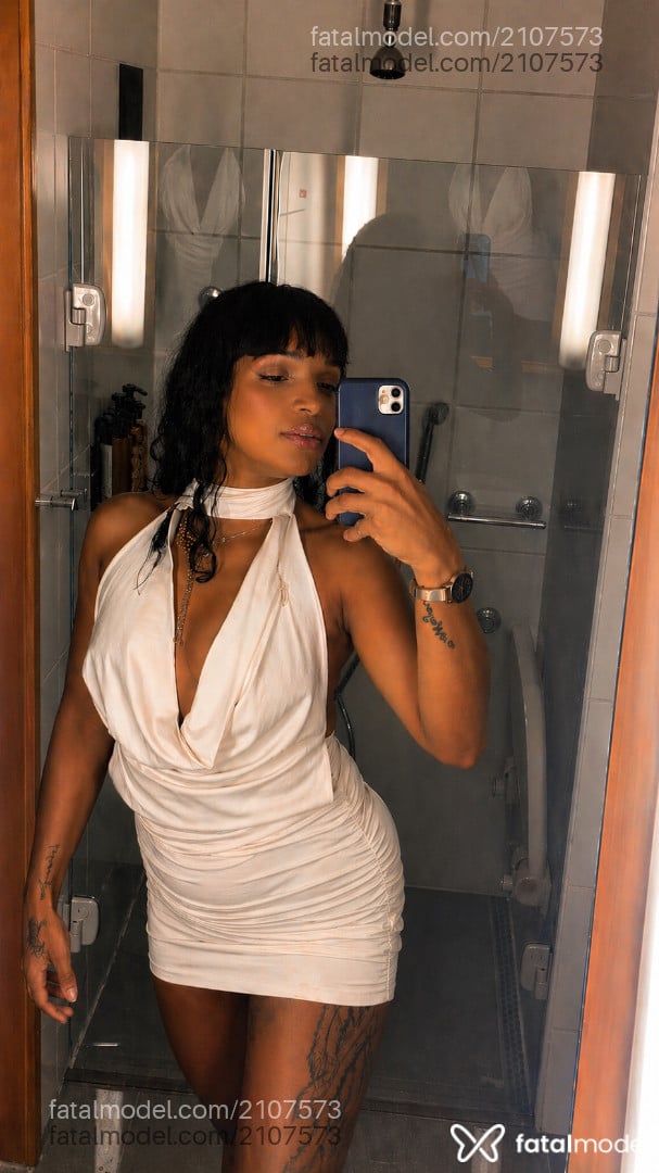 Acompanhante mulher morena (o) de olhos castanhos - Cristal