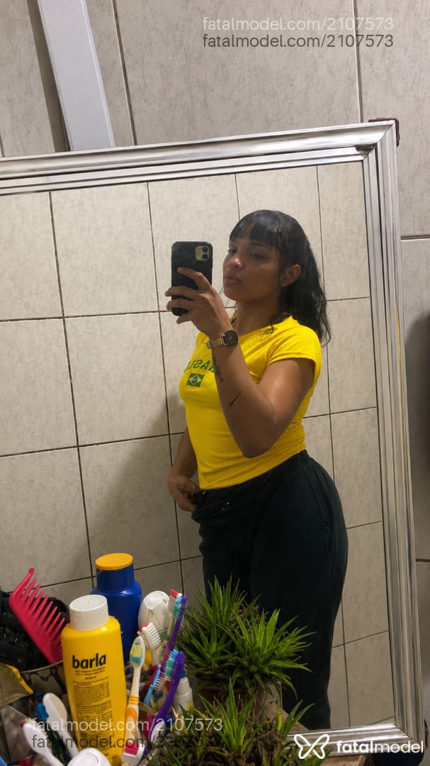 Acompanhante mulher morena (o) de olhos castanhos em Rio de Janeiro - Cristal