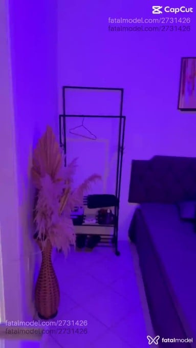 Acompanhante mulher com cabelo castanho de olhos pretos - Mikaela Acompanhante mulher com cabelo castanho de olhos pretos - Mikaela