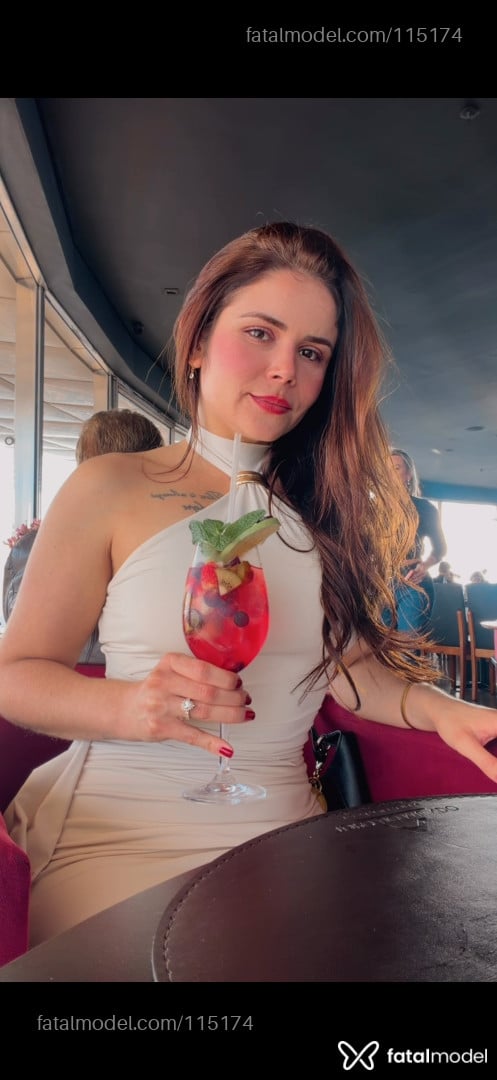 Acompanhante mulher com cabelo castanho de olhos castanhos em Belo Horizonte Acompanhante mulher com cabelo castanho de olhos castanhos em Belo Horizonte - Marianna