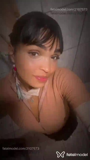 Acompanhante mulher morena (o) de olhos castanhos - Cristal