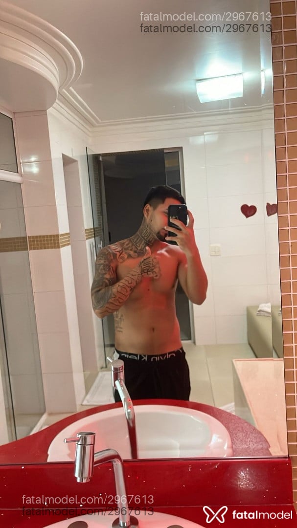 Acompanhante homem morena (o) de olhos castanhos em Itajaí Acompanhante homem morena (o) de olhos castanhos em Itajaí - Carlospitt