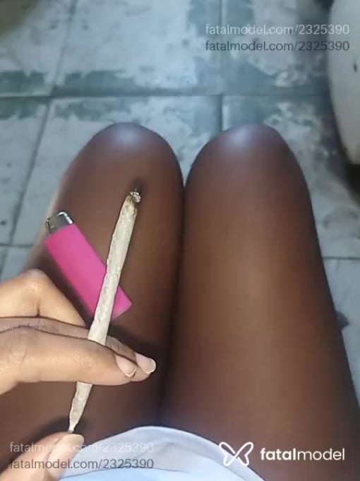 Acompanhante mulher com cabelo castanho de olhos pretos - Safira