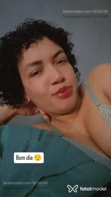Acompanhante mulher com cabelo castanho de olhos castanhos em Saquarema - Estrela