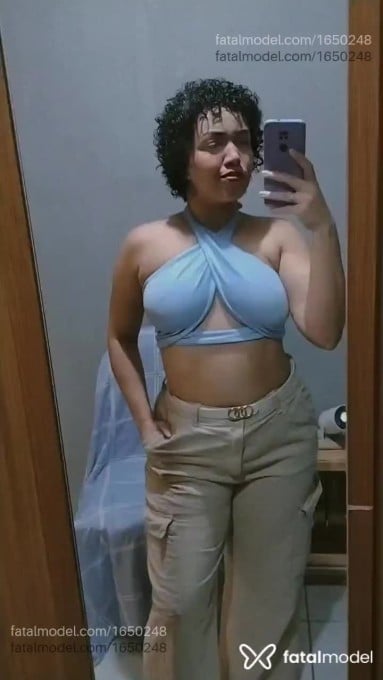 Acompanhante mulher com cabelo castanho de olhos castanhos em Saquarema - Estrela