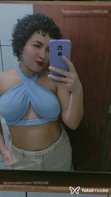 Acompanhante mulher com cabelo castanho de olhos castanhos em Saquarema - Estrela