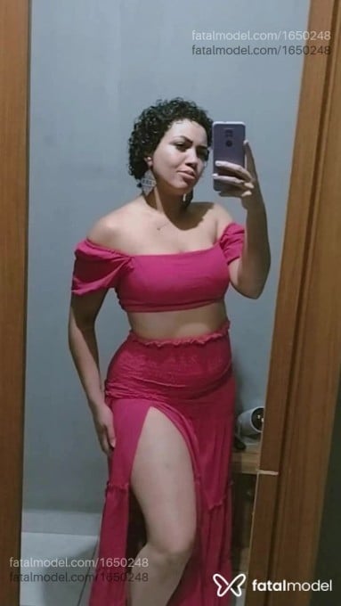 Acompanhante mulher com cabelo castanho de olhos castanhos em Saquarema - Estrela