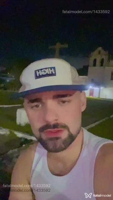Acompanhante homem com cabelo castanho de olhos mel em Cabo Frio Acompanhante homem com cabelo castanho de olhos mel em Cabo Frio - Mineiro
