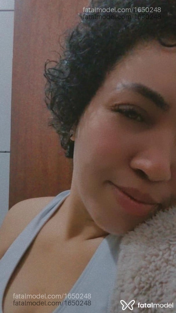 Acompanhante mulher com cabelo castanho de olhos castanhos em Saquarema - Estrela