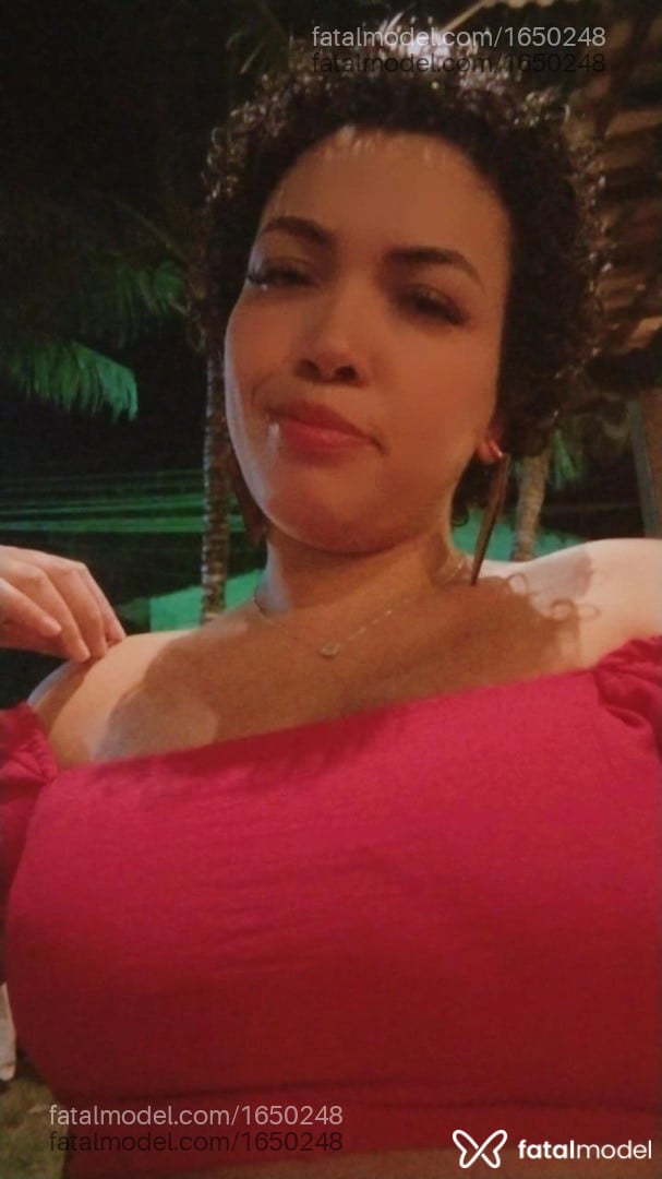 Acompanhante mulher com cabelo castanho de olhos castanhos em Saquarema - Estrela
