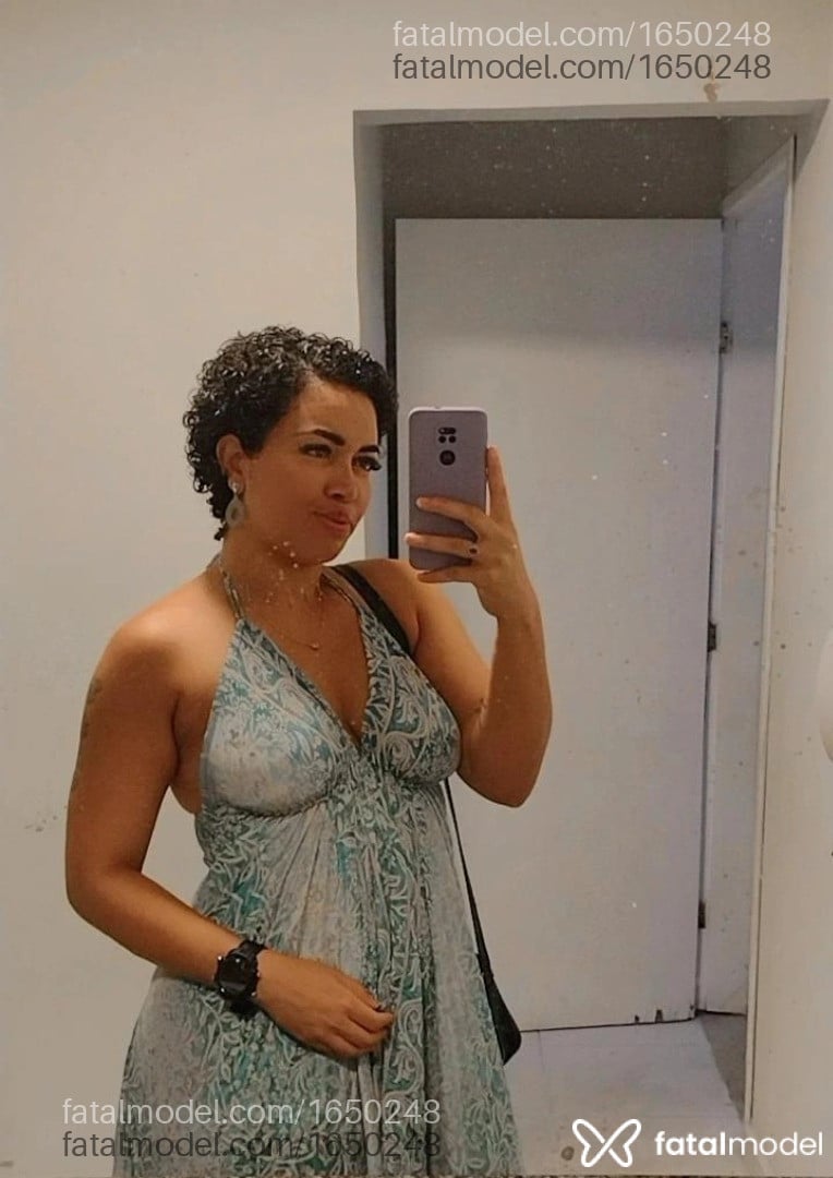 Acompanhante mulher com cabelo castanho de olhos castanhos em Saquarema - Estrela