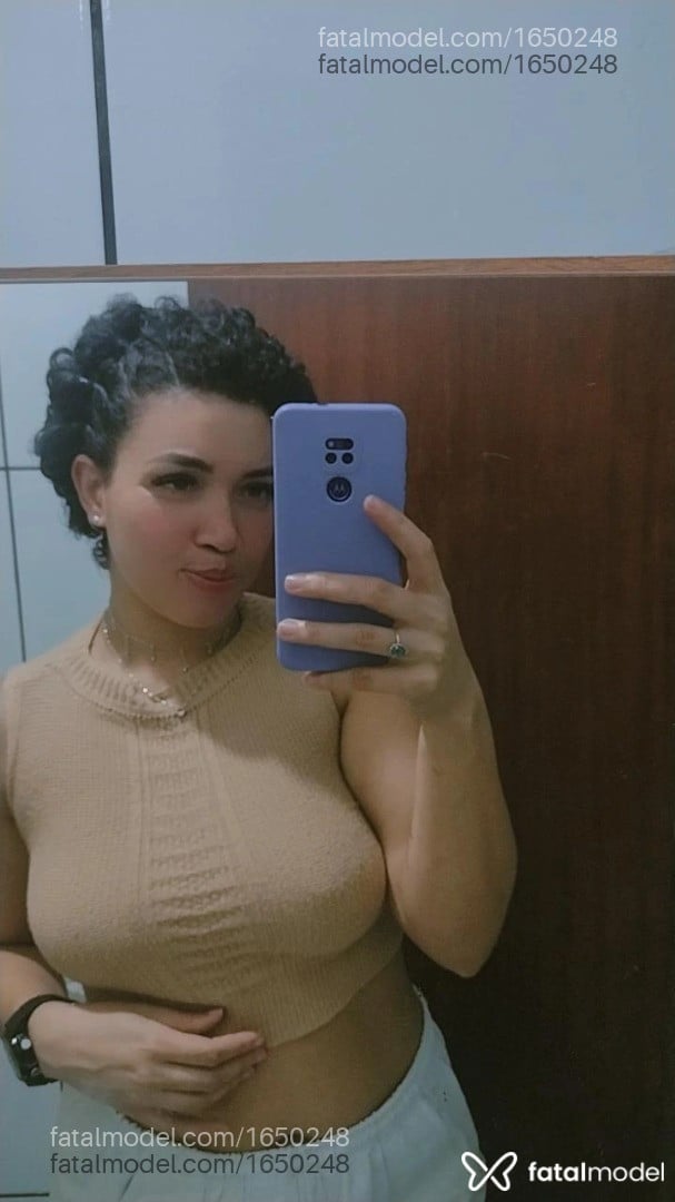 Acompanhante mulher com cabelo castanho de olhos castanhos em Saquarema - Estrela