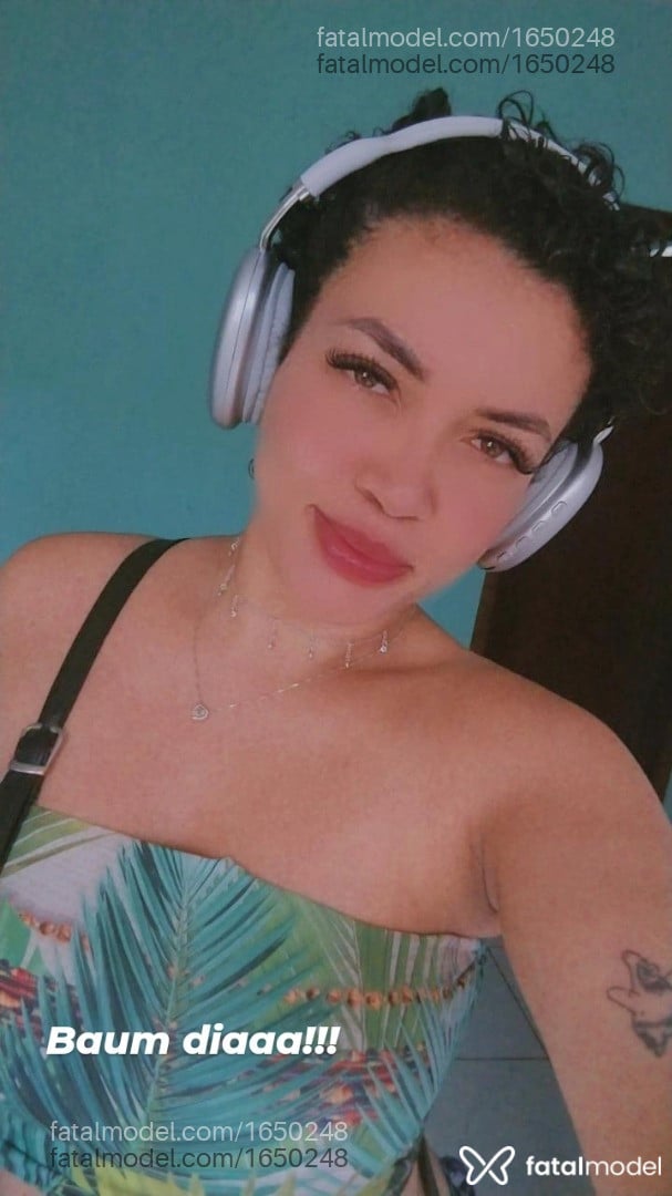 Acompanhante mulher com cabelo castanho de olhos castanhos em Saquarema - Estrela